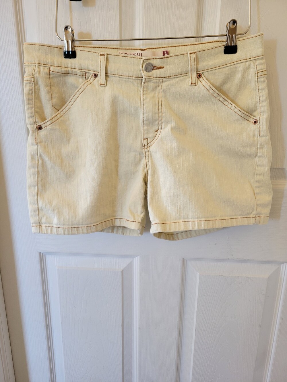 Vintage Womens Sz. 12 Levis Shorts